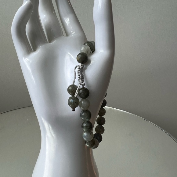 Handmade genuine gemstone bracelet. This Labradorite bracelet is adjustable. - Picture 4 of 6